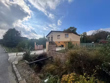 maison sur sous-sol de 112 m2 sh sur 974 m2 de terrain à chalandry elaire