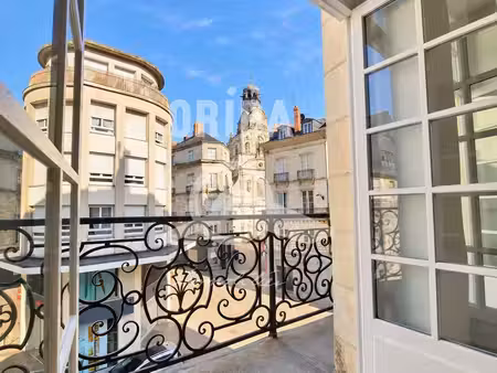 nantes – decré | le charme de l’ancien  un balcon et une vue emblématique
