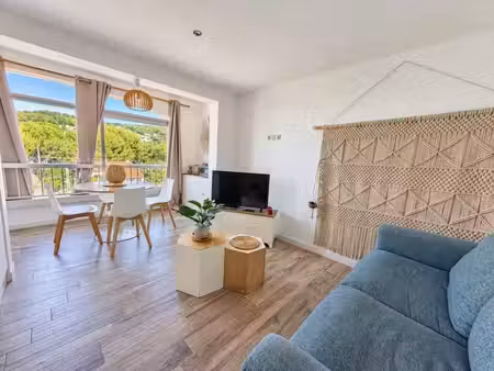 saint mandrier 83  430–par roland  appartement rénové  vendu  meublé  ascenseur  cave  der