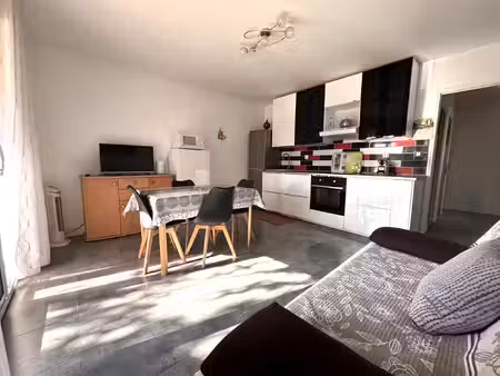 appartement t2/3 traversant à vendre les lecques (saint-cyr-sur-mer) terrasse à 8 min à pi