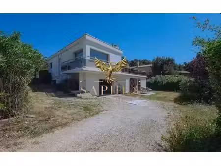 vente maison 5 pièces 216.38 m² à six-fours-les-plages (83140)  1 575 000 €
