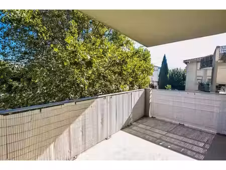 lumineux t4 de 77 m² avec balcon et garage — avignon