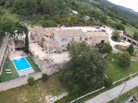 exclusivité : bastide proche de gordes.