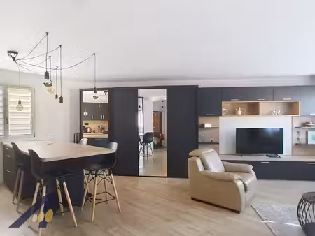 f2 meuble de standing 800 euros dont 150 euros de charges
