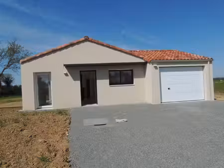 maison de plain pied 80 m2 habitable / 3 chambres / 663 m2 t