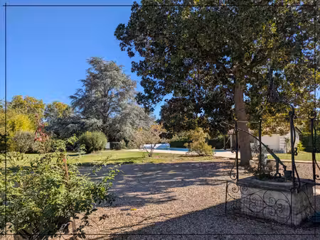 maison de maître de caractère avec piscine  grand terrain et gîte indépendant