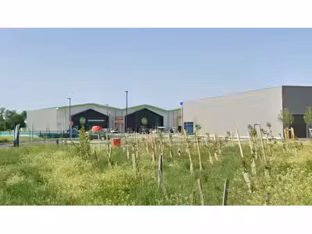 location local commercial