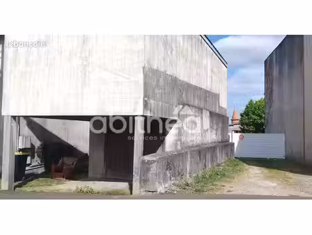 parking/box 40 m² roumazières-loubert