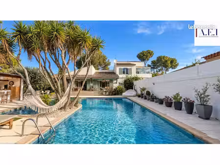 villa 7 pièces 255 m²