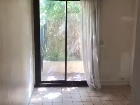 appartement . 1 pièce . 9 7 m² . rez de jardin