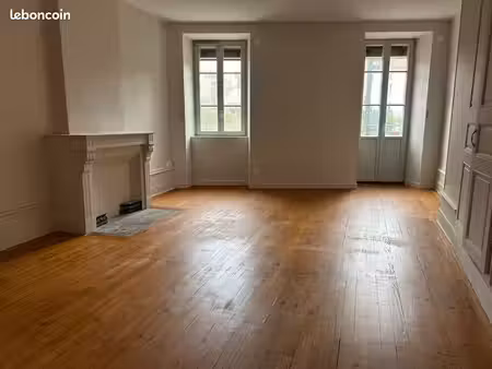 t2 - place des cordeliers - balcon - entièrement rénové