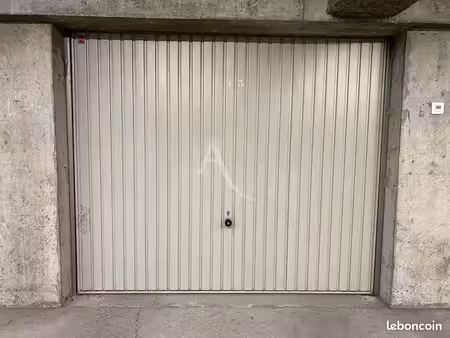 parking/box 27 m² attignat