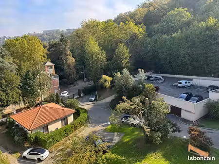 lyon 4 côté saône très joli t1