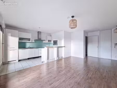 appartement 3 pièces 63 m² avec balcon - croix bonnet