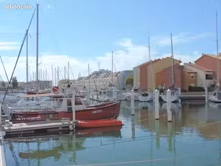 f2 meublé avec vue sur les bateaux parking et toutes charges incluses