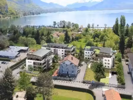 t2 meublé de standing – jardin 30 m² + terrasse 20 m² – 200 m du lac