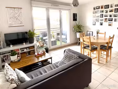 t2 meublé 40m2 avec place de parking & balcon