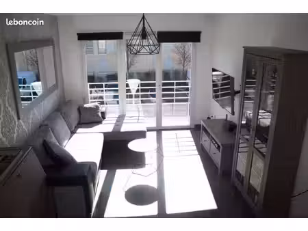 t2 meublé de 45 m² avec terrasse et parking privatif – peyrolles-en-provence