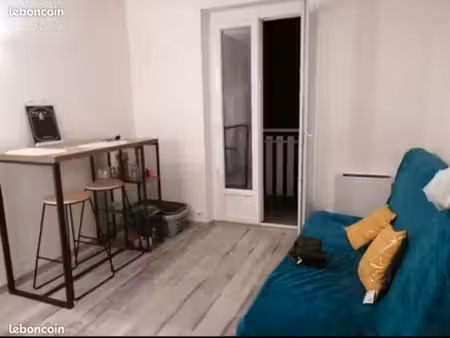studio meublé  parking privé et balcon