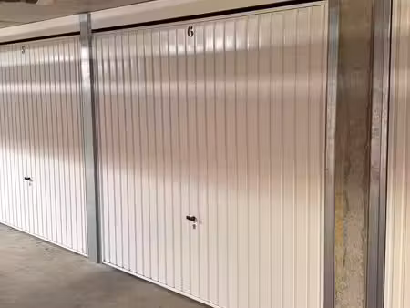 grand garage sécurisé (avec ancrage au sol)