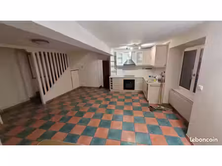 loue charmante maison de village 90 m2 + grand cuvages aménagés 24 m2 (buanderie)