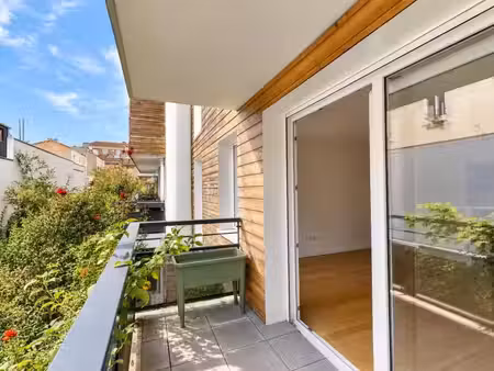 appartement 3 pièces traversant avec balcon – quartier des coutures – métro robespierre à 