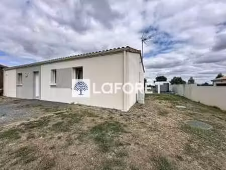 vente maison à nueil-les-aubiers (79250) : à vendre / 90m² nueil-les-aubiers