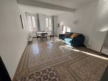 grand t2 de 68 m² avec terrasse – place des corps-saints – avignon intra-muros