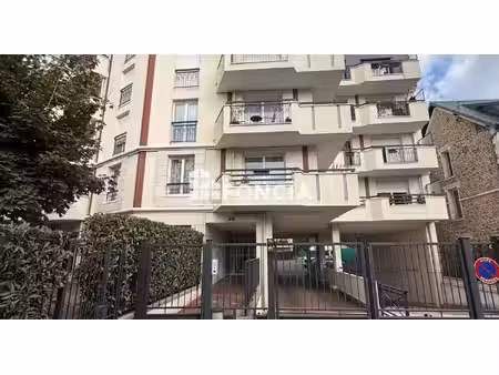 a vendre 2 pièces avec box