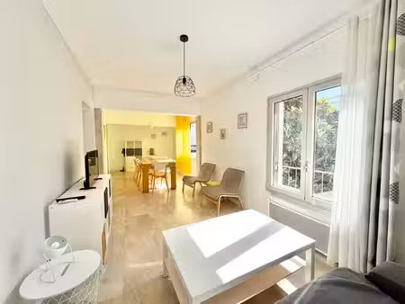 palavas les flots f4 75 m² meublé climatisé à louer à l'année 1er étage