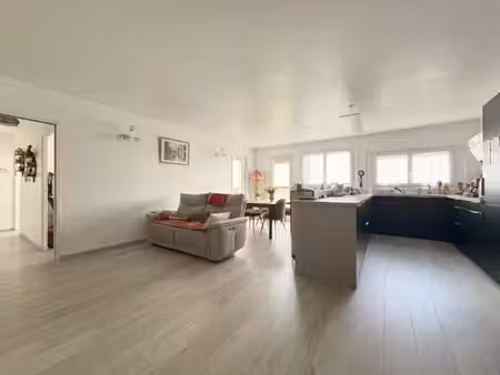 appartement de 4 pieces a vendre a plaisir - gare de plaisir grignon