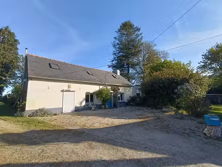 maison en pierre 94 m² avec jardin arboré de 952 m²  dépendances et serre – 3 chambres