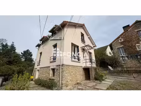 vsg : maison divisée en deux appartements t3
