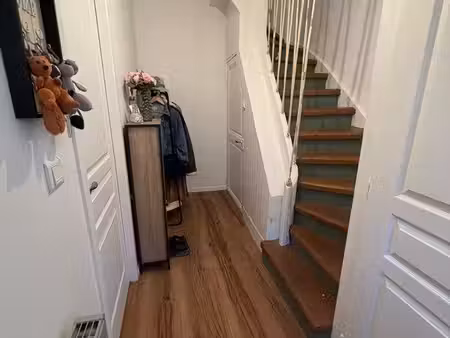 triplex de 90 m2 dans maison de ville à 15 minutes de la gare de lyon part dieu (2 arrêts 
