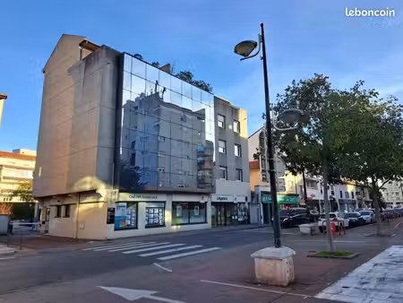 local bureaux 84 m²