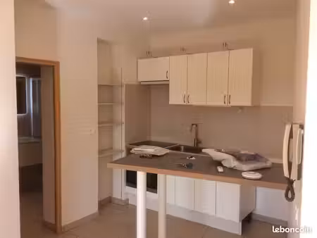 location t2. 43 m2 calme. vue. neuville centre