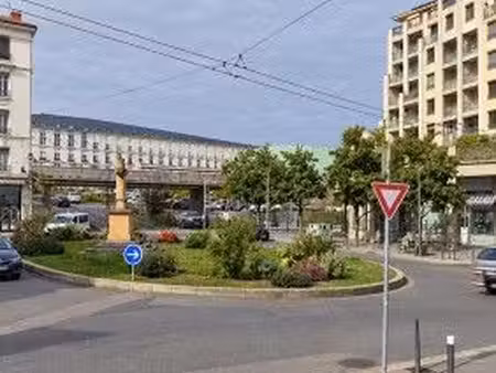 local commercial 750 m²