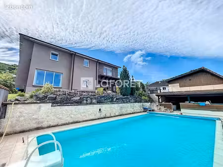 maison 5 pièces 231 m²