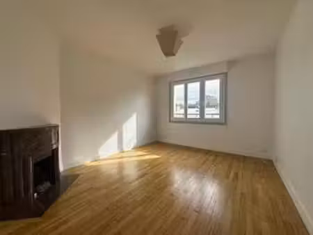 location appartement 3 pièces à lorient (56100) : à louer 3 pièces / 55m² lorient