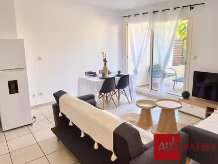 a louer joli f2 meuble avec varangue - st denis