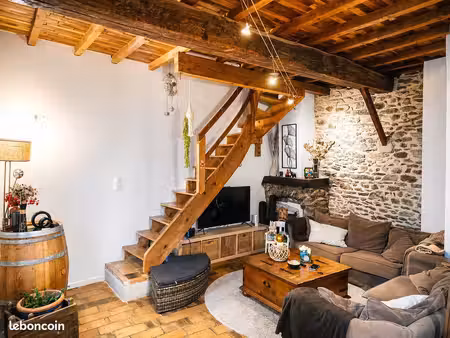 maison rénovée au coeur d'une cité médiévale