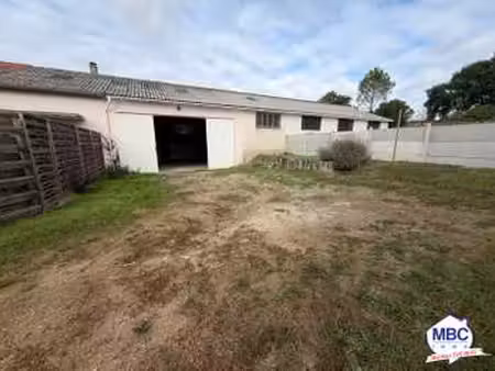 location bureaux et commerces à saint-florent-le-vieil (49410) : à louer / 112m² saint-flo