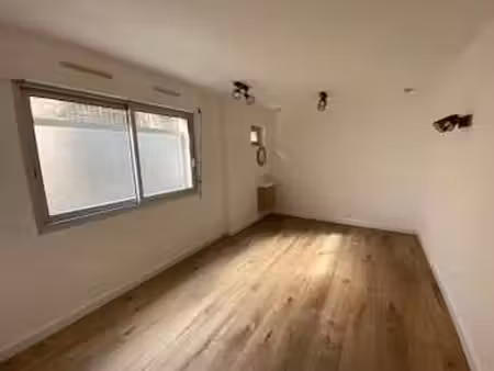 location bureaux et commerces à la flèche (72200) : à louer / 22m² la flèche