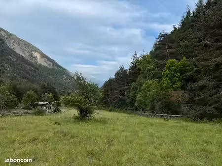 à vendre terrain de 8 100 m2 avec bergerie de 80 m2 à rénover