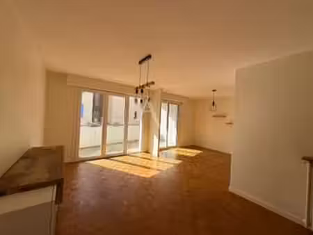 location appartement 2 pièces à la roche-sur-yon centre ville (85000) : à louer 2 pièces /