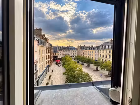 combles à rénover de 100m² au sol - place de la cité