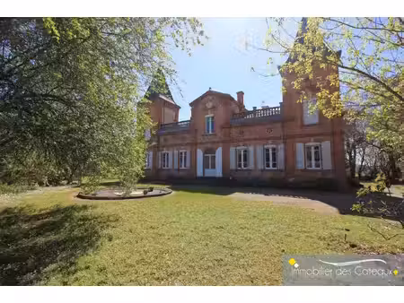 batisse de 1875 sur terrain de 1 8ha