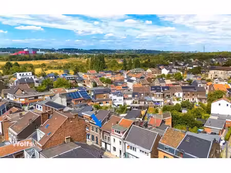 maison au beau potentiel d’aménagement avec jardin