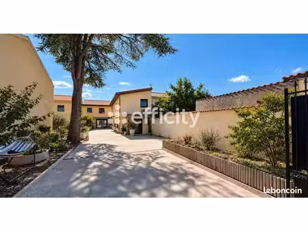 maison 10 pièces 262 m²