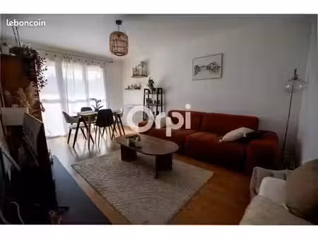 t3 rénovée avec balcon et stationnement